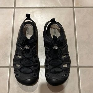 Keen brand sandal shoes, black and gray, perfect condition